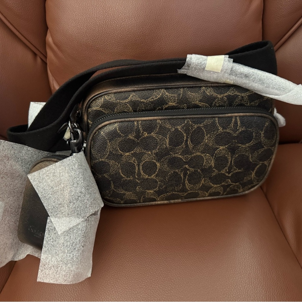 Coach Finlay Crossbody Bag In Loved Signature Canvas NWT - Picture 4 of 4